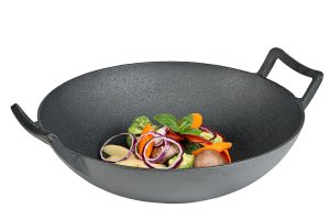 10-c0058-2 gusseiserner Wok mit Gemüse